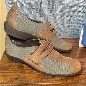 MUNRO Joliet‎ Brown Suede Sneakers Casual Classic Hipster Comfy Cushion Non Slip